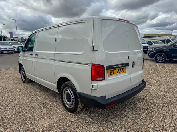 Volkswagen Transporter AUTO SWB L1H1 Low Roof Startline T32 Air Con Sensors EURO 6 10