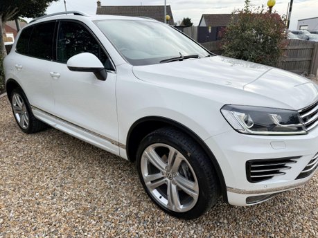 Volkswagen Touareg 3.0 TDI V6 BlueMotion Tech R-Line Tiptronic 4WD Euro 6 (s/s) 5dr 9