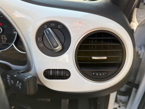 Volkswagen Beetle SPORT TDI BLUEMOTION TECHNOLOGY DSG 37