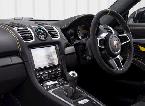 Porsche Cayman GT4 (718) 15