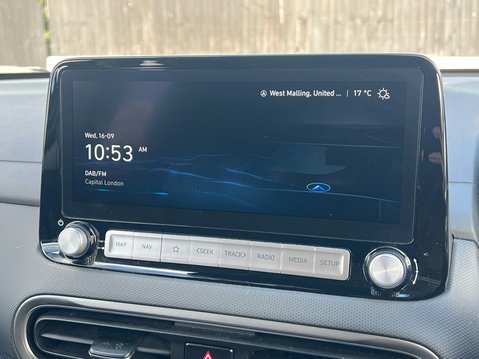 Hyundai KONA PREMIUM 12