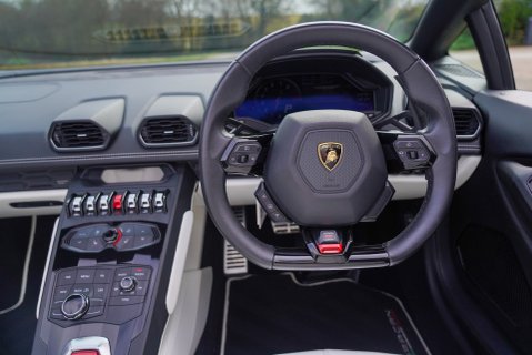 Lamborghini Huracan LP 610-4 SPYDER 11