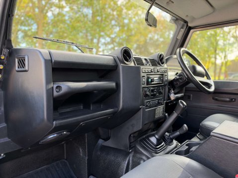 Land Rover Defender 2.2 Defender 90 XS Hard Top TD 4WD 5dr 46