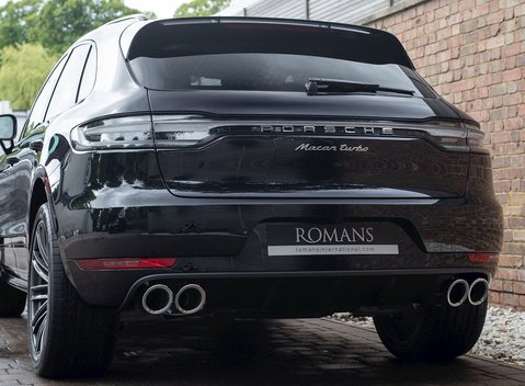 Porsche Macan Turbo 26