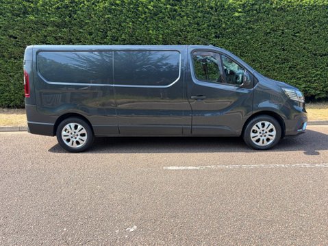 Renault Trafic 2.0 dCi Blue LL30 Sport L2 H1 Euro 6 (s/s) 5dr 3