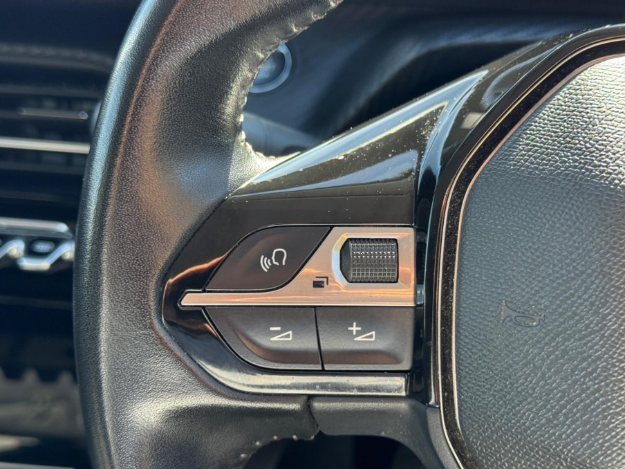 2020 Peugeot 208 — image 24