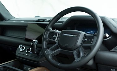 Land Rover Defender 90 X D300 9