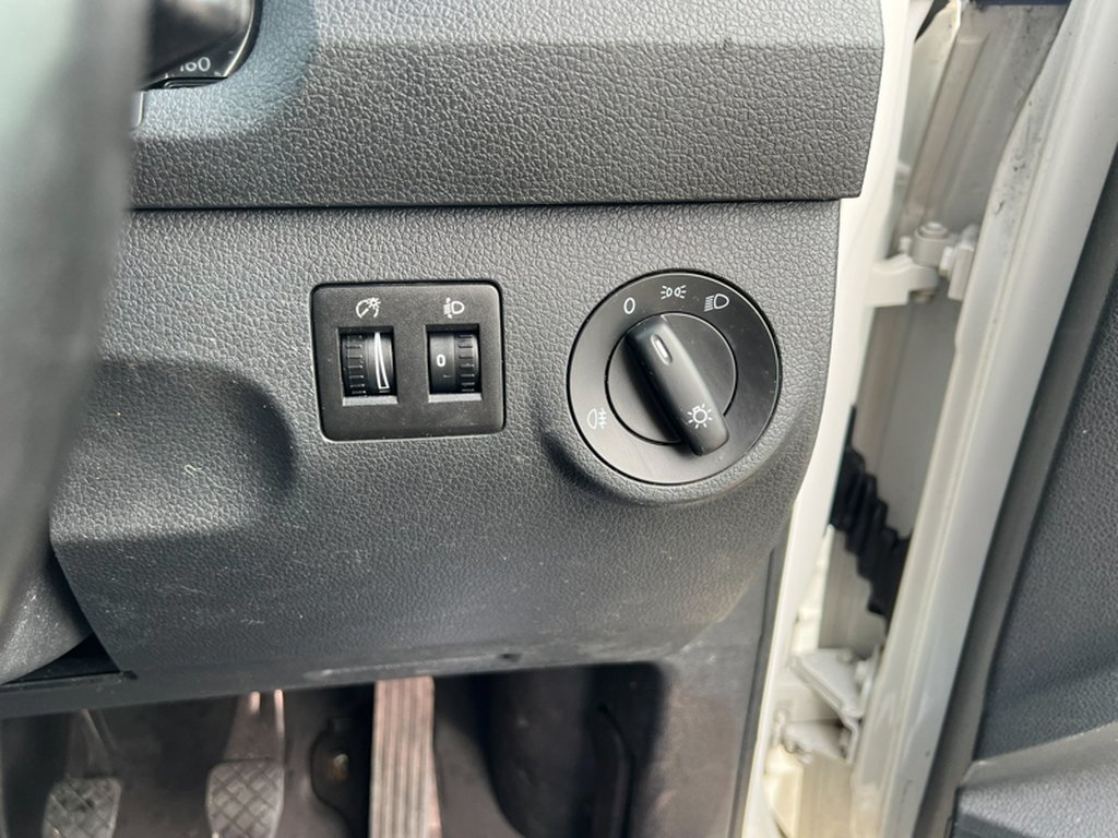 2018 Volkswagen CaddySWB L1H1 C20 Tdi Trendline AIR CON EURO 6 NO VAT — thumbnail 32 of 51
