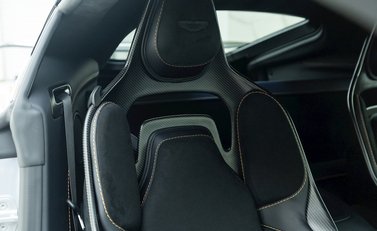 Aston Martin V12 Vantage 11