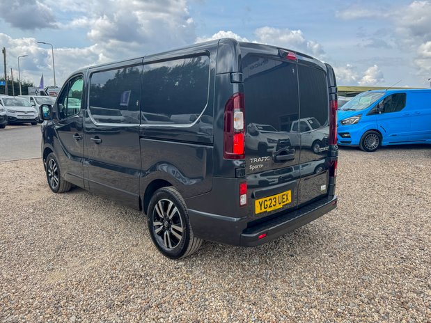 Renault Trafic SWB L1H1 Low Roof Sport SL28 Air Con Alloys Sensors Cam EURO 6 10