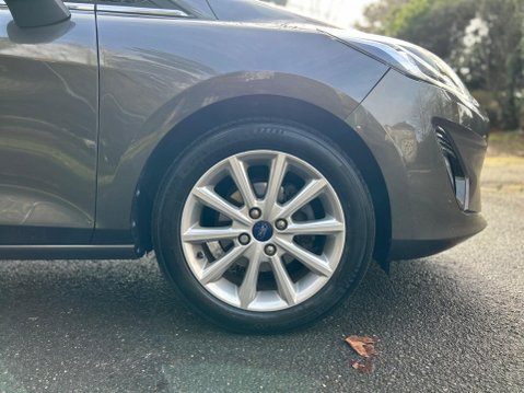 Ford Fiesta TITANIUM 32
