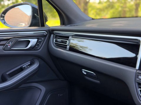 Porsche Macan 3.0 Macan S Semi-Auto 4WD 5dr 17