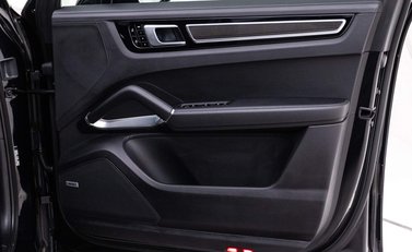 Porsche Cayenne TURBO S 18