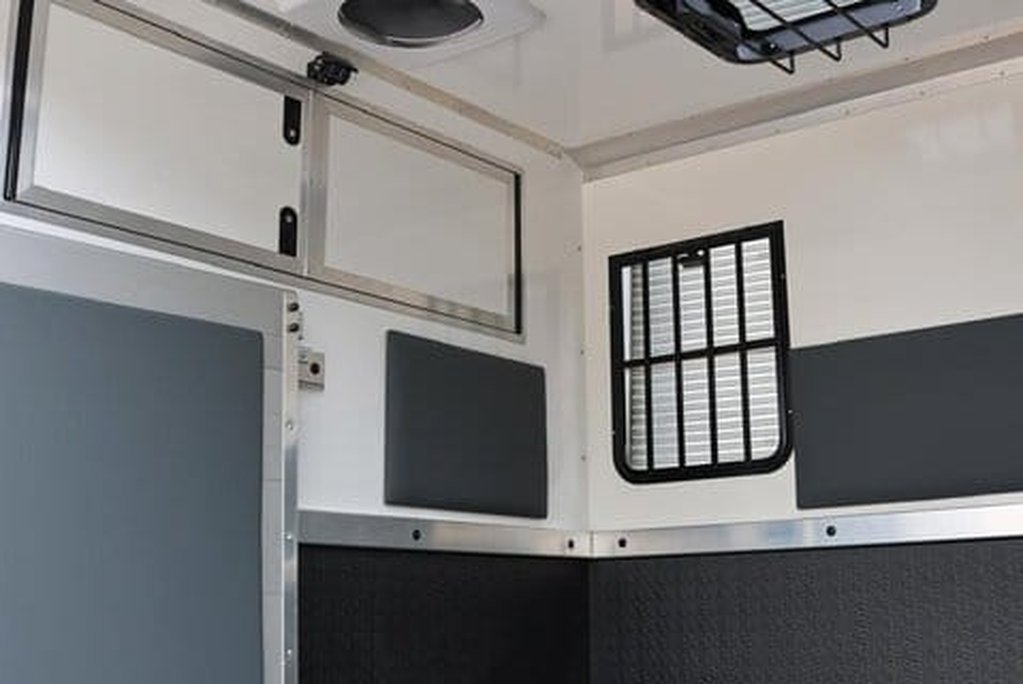 Renault Master DEMO MODEL 3.5 TON ADVANCE 150 AUTO STALLION BUILD SEEKER HORSEBOX REAR BED 20