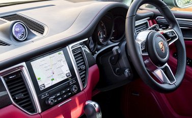 Porsche Macan Turbo 16