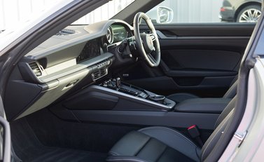 Porsche 911 Carrera 4S (992) 16