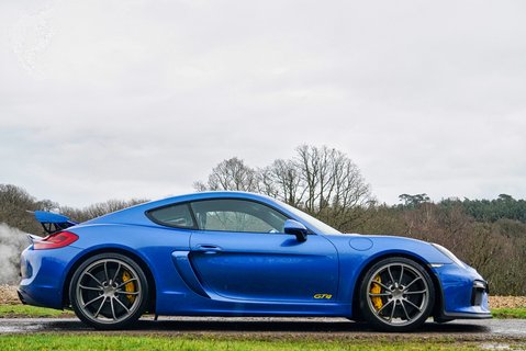 Porsche Cayman GT4 3
