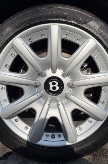 Bentley Continental GT - CYPRESS GREEN - 15 SERVICES RECORDED  