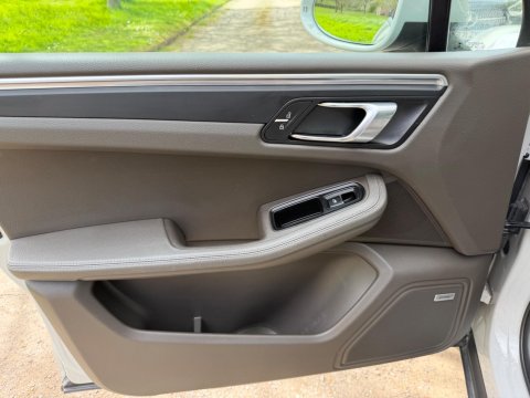 Porsche Macan PDK 65