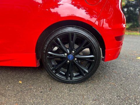 Ford Fiesta ZETEC S RED EDITION 33