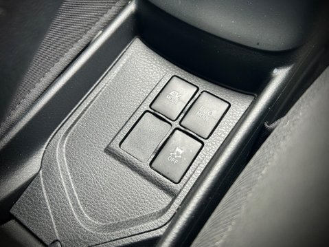 Toyota Yaris VVT-I ICON 31