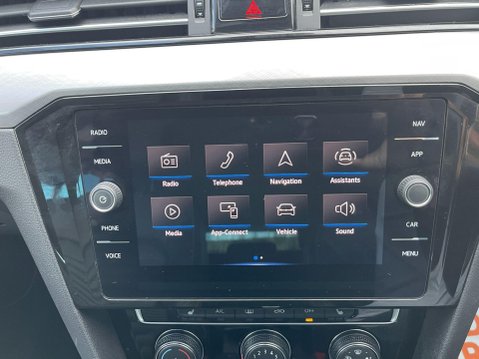 Volkswagen Passat 2.0 TDI EVO SEL DSG Euro 6 (s/s) 5dr 22