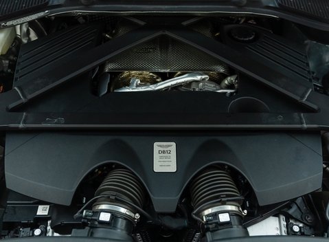 Aston Martin DB12 V8 33