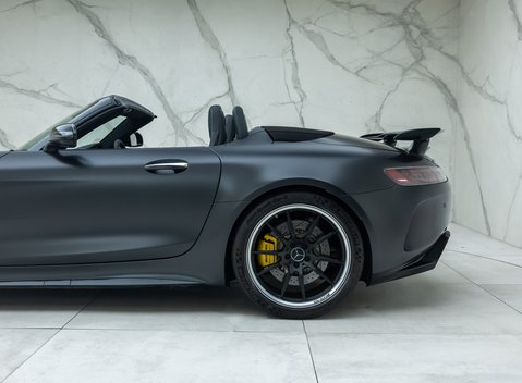 Mercedes-Benz AMG GT R Roadster 42
