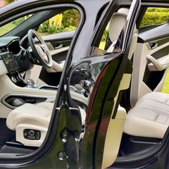 Jaguar F-Pace R-DYNAMIC HSE BLACK 90TH ANNIVERSARY EDITION 1