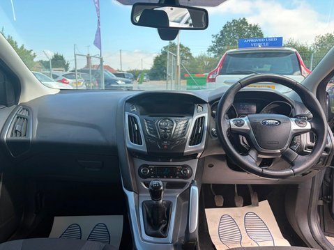 Ford Focus 1.6 Titanium Euro 5 5dr 15