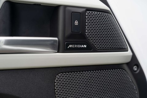 Land Rover Defender D250 SE County Edition 23