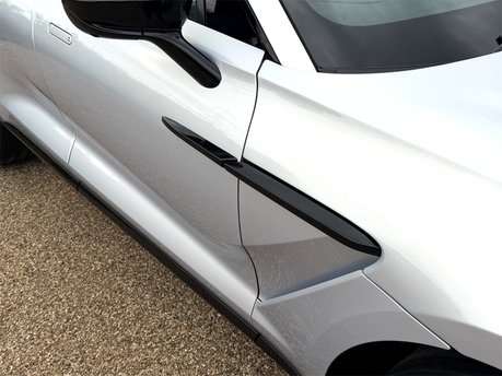 Aston Martin DBX V8 29