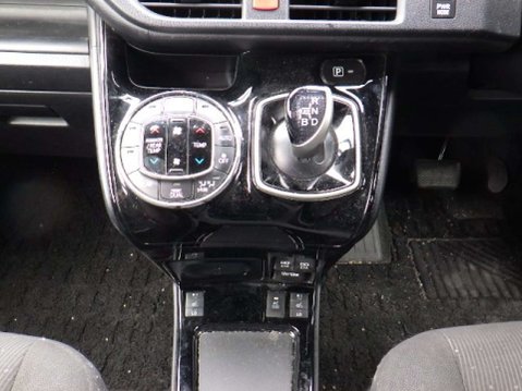 Toyota Voxy Hybrid 12