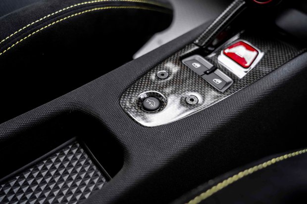 Ferrari 458 Speciale FULL FSH. CARBON FIBRE INT/EXT. CARBON ENGINE BAY. LIFT. CRUISE CONTROL. 5