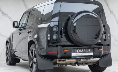 Land Rover Defender 110 D300 X 7