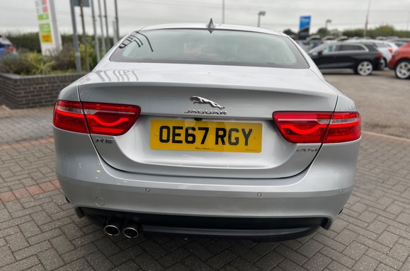 Jaguar XE 2.0 D PORTFOLIO AUTO 8