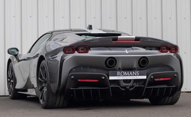 Ferrari SF90 Stradale 4