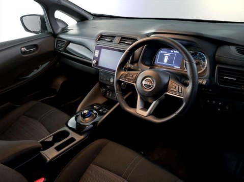 Nissan LEAF 39kWh N-Connecta Hatchback 5dr Electric Auto (150 ps) Bluetooth - DAB Radio 12