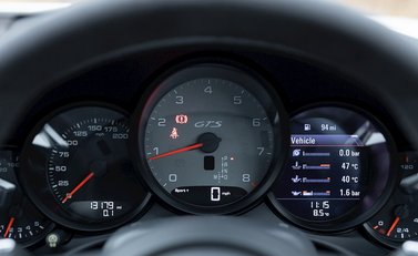 Porsche 911 Carrera GTS (991.2) 18