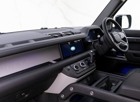 Land Rover Defender 110 HSE P300 18