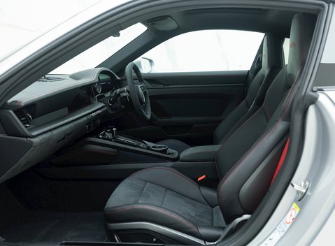 Porsche 911 (992) Carrera 4 GTS 14