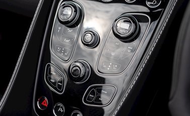 Aston Martin Vanquish Volante 20