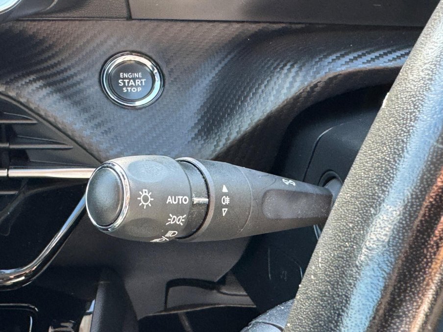 2020 Peugeot 208 — image 26