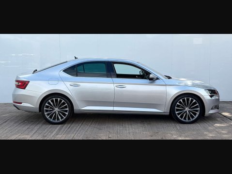 Skoda Superb 2.0 Superb Laurin & Klement TSi Semi-Auto 5dr 9