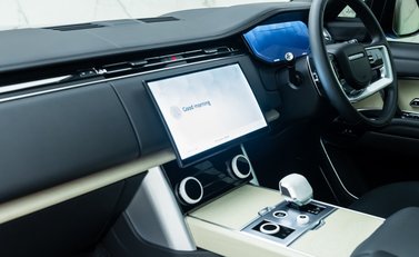 Land Rover Range Rover P530 SV 22