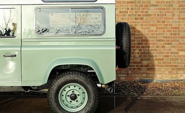 Land Rover 90 Heritage 17