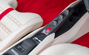 Ferrari F8 Tributo Spider 21