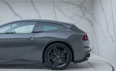 Ferrari GTC4 Lusso V12 TAILOR MADE 57