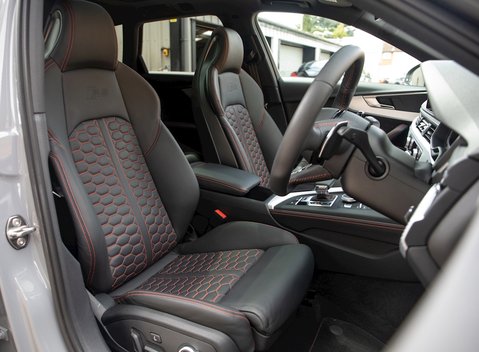 Audi RS4 Avant 12