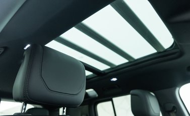 Land Rover Defender 110 V8 12